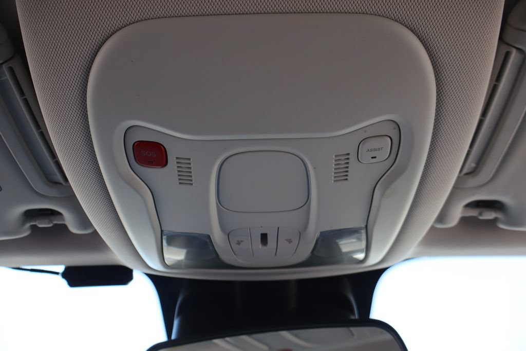 Used 2021 Jeep Renegade Latitude AWD/4WD image 16