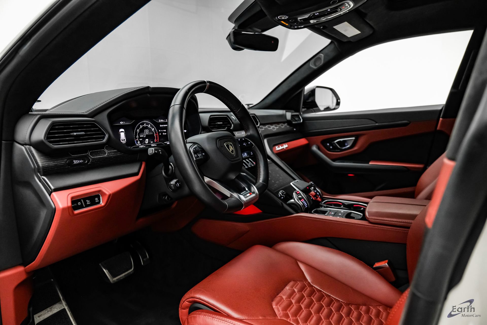 Used 2022 Lamborghini Urus AWD/4WD image 2