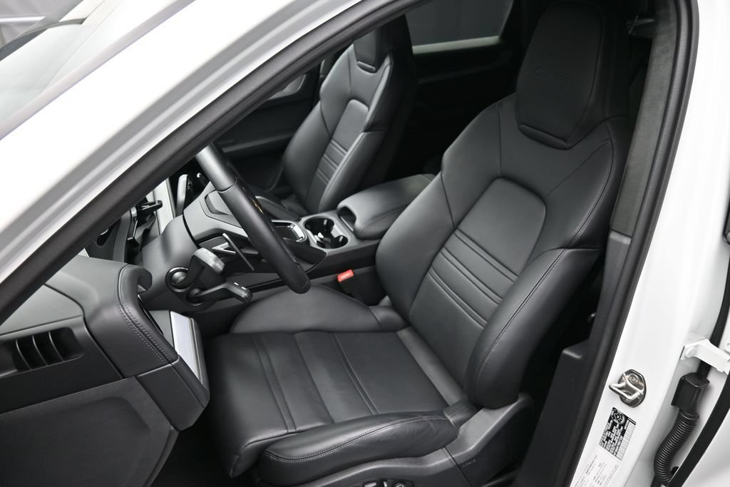 Used 2024 Porsche Cayenne Turbo AWD/4WD image 7