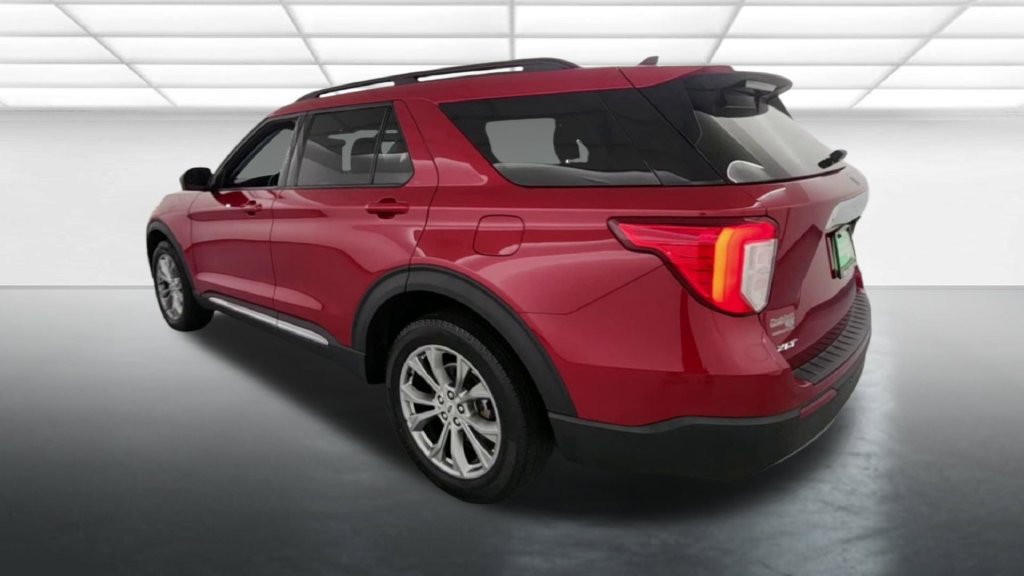 Used 2022 Ford Explorer XLT w/ Equipment Group 202A AWD/4WD image 7