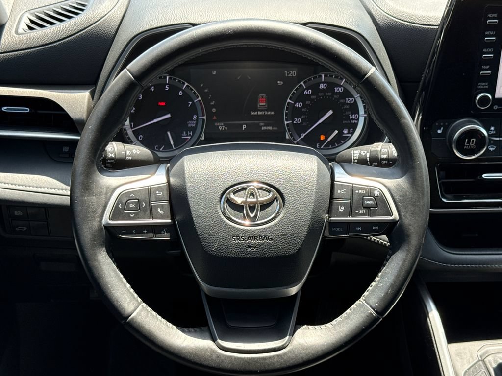Used 2022 Toyota Highlander XLE FWD image 14