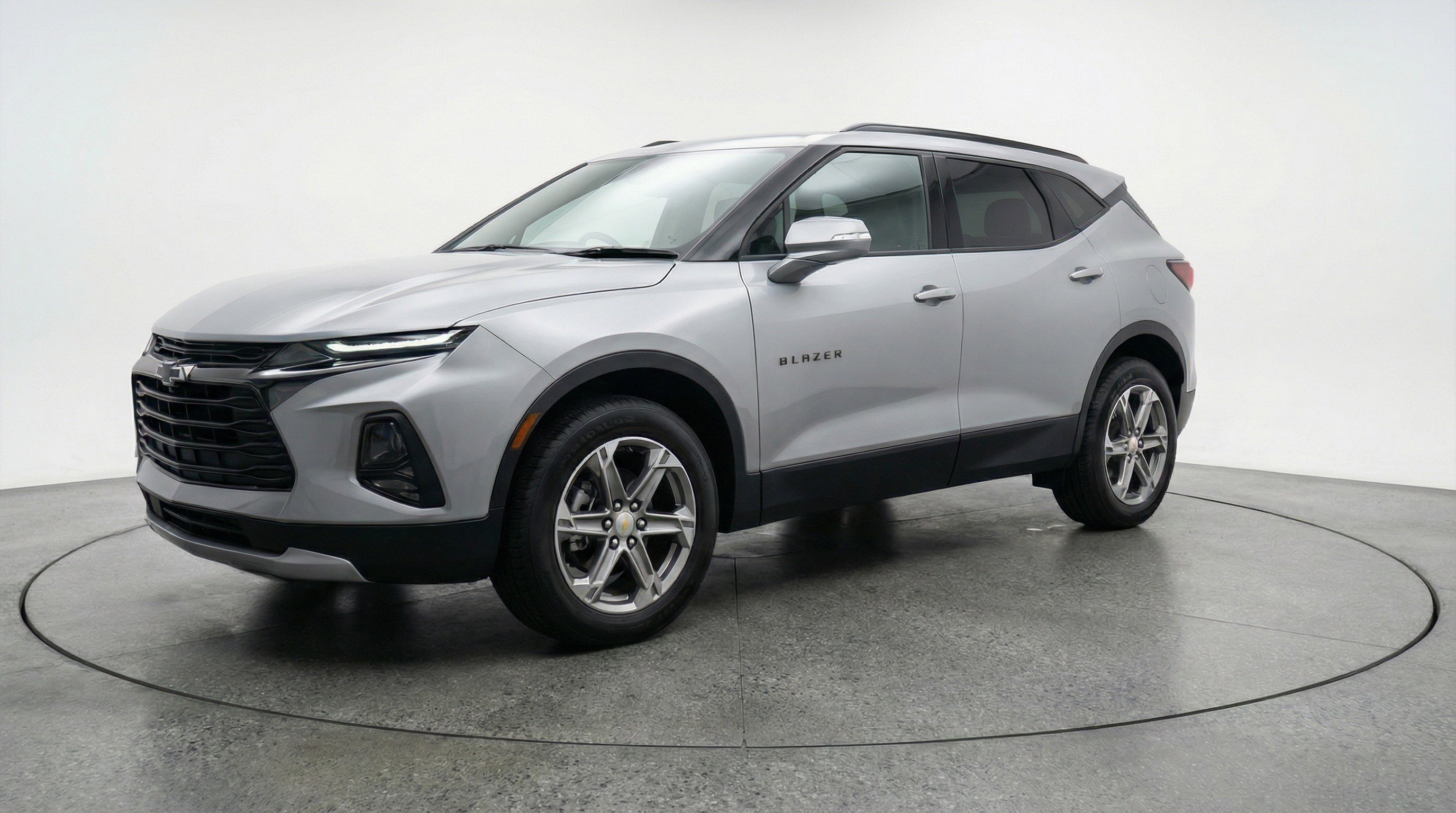 Used 2025 Chevrolet Blazer LT image 3