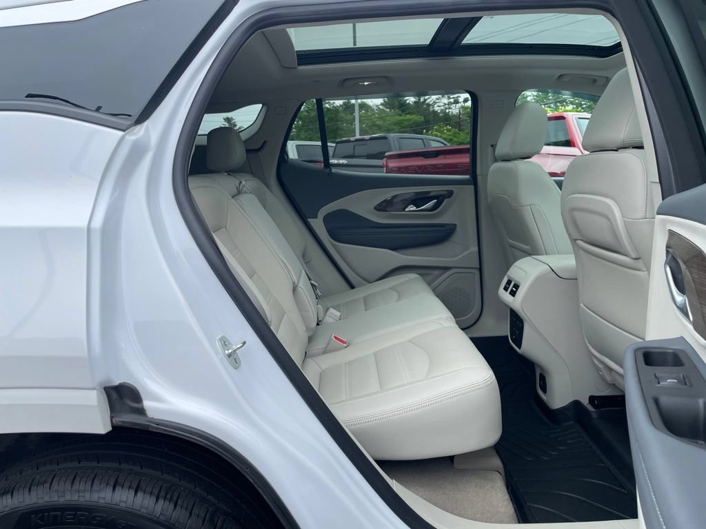 Used 2024 GMC Terrain Denali w/ Denali Premium Package AWD/4WD image 33