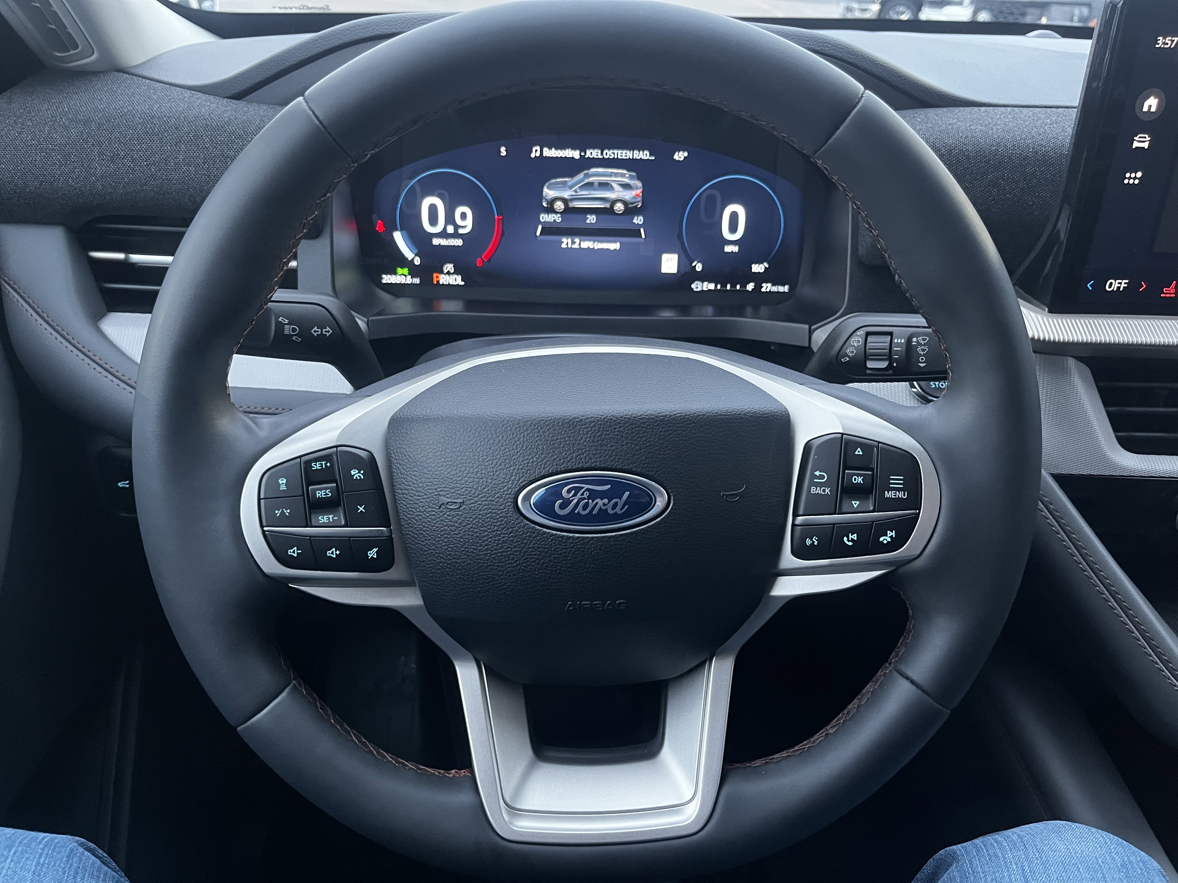Used 2025 Ford Explorer Active AWD/4WD image 14