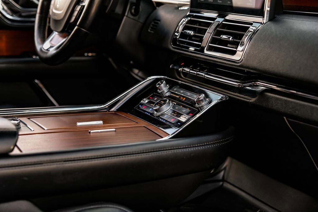 Used 2020 Lincoln Navigator Reserve image 25