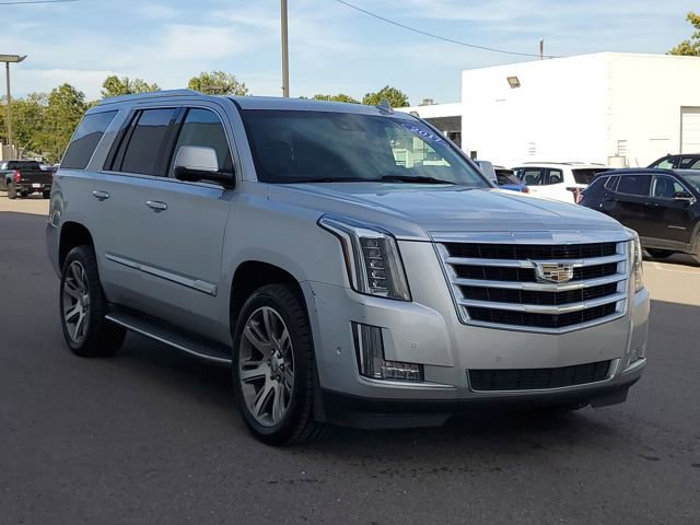 Used 2017 Cadillac Escalade Luxury image 2