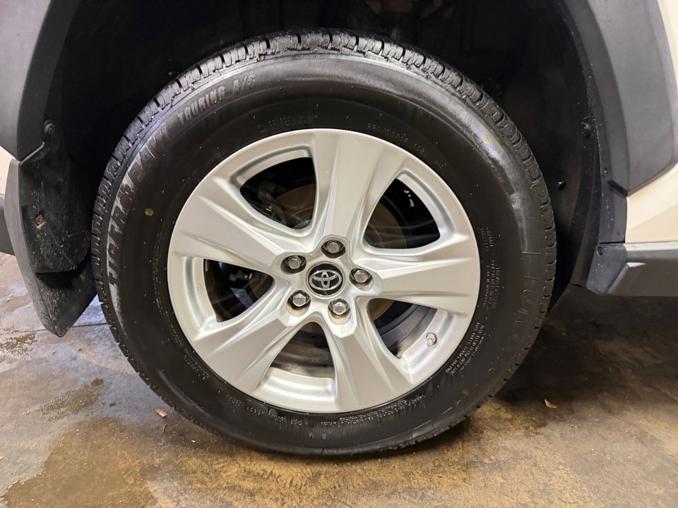 Used 2019 Toyota RAV4 XLE AWD/4WD image 27