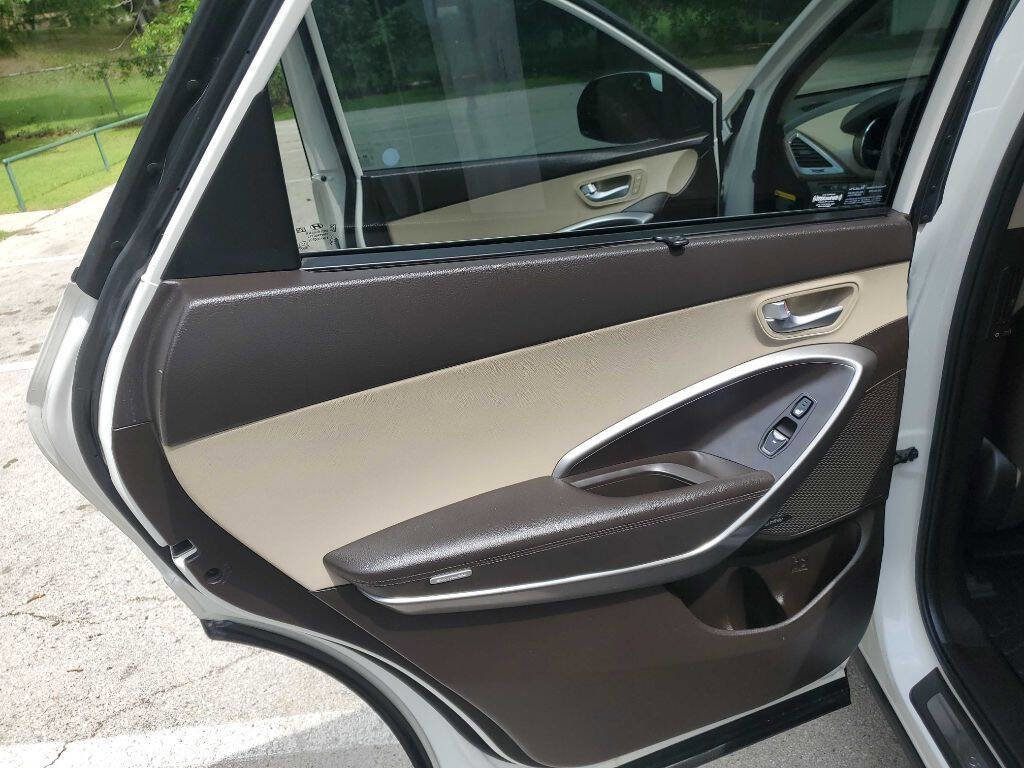 Used 2017 Hyundai Santa Fe Limited FWD image 19