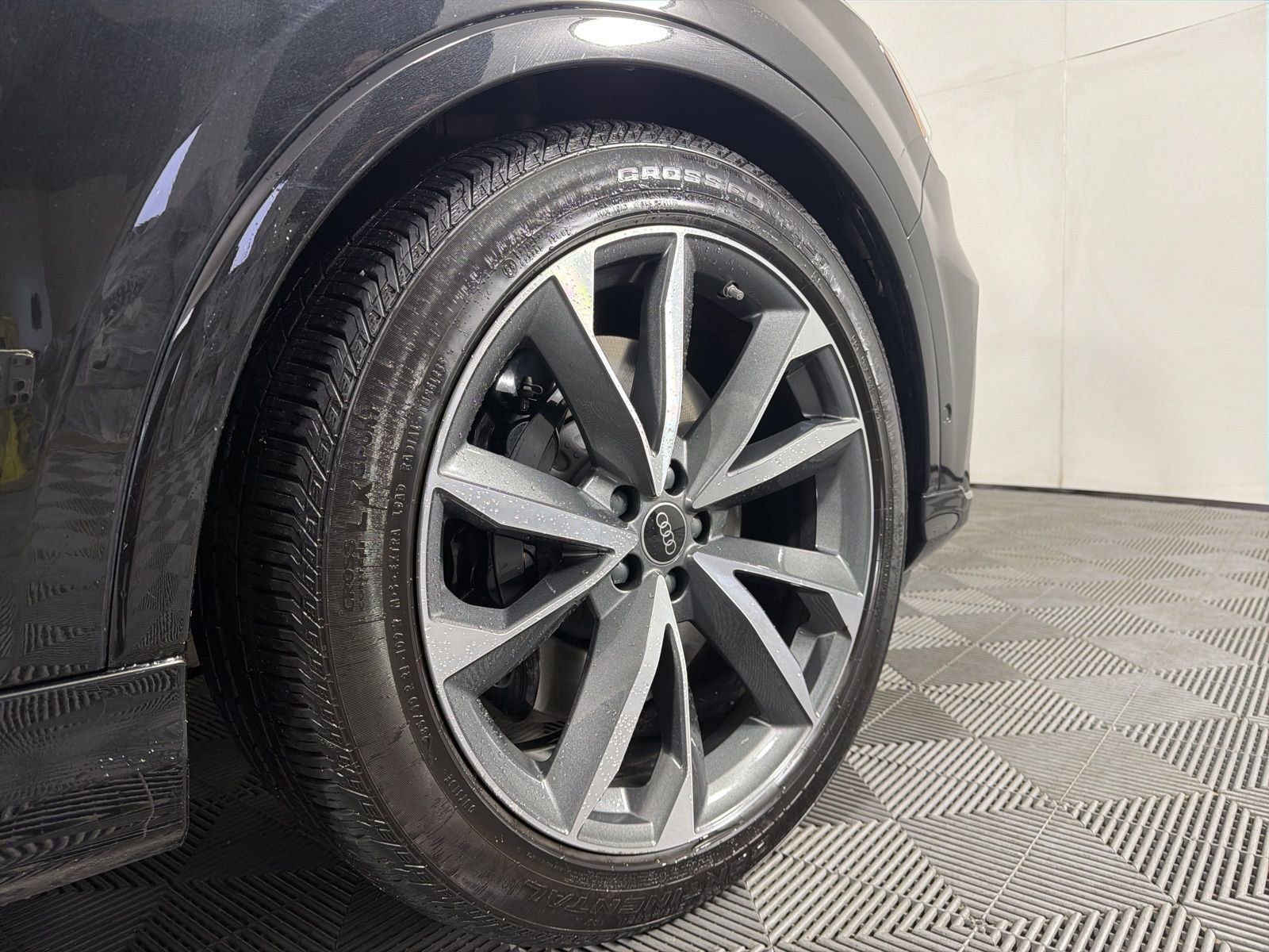 Used 2023 Audi SQ7 Premium Plus w/ Executive Package image 7