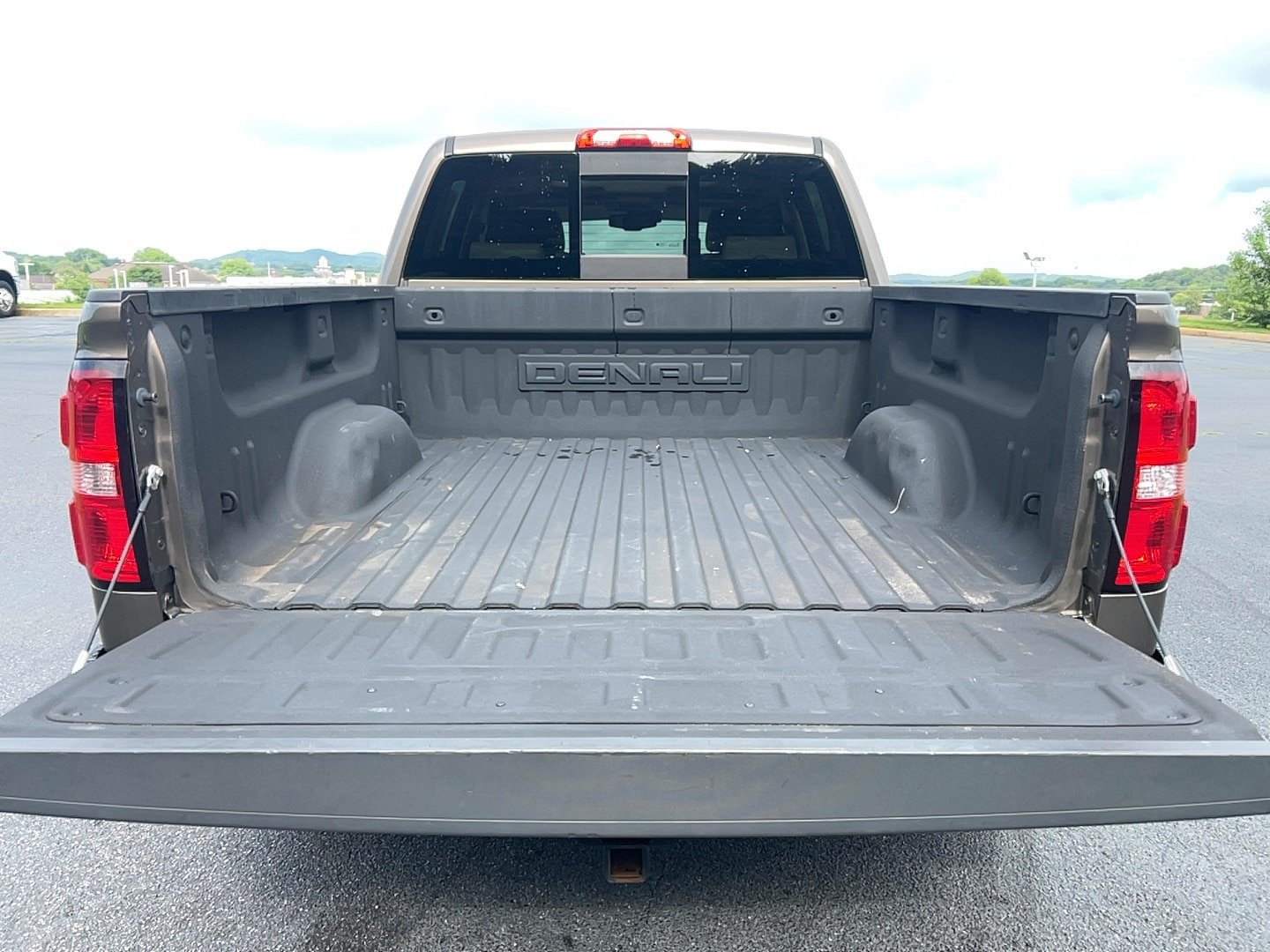 Used 2015 GMC Sierra 1500 Denali w/ Driver Alert Package AWD/4WD image 29