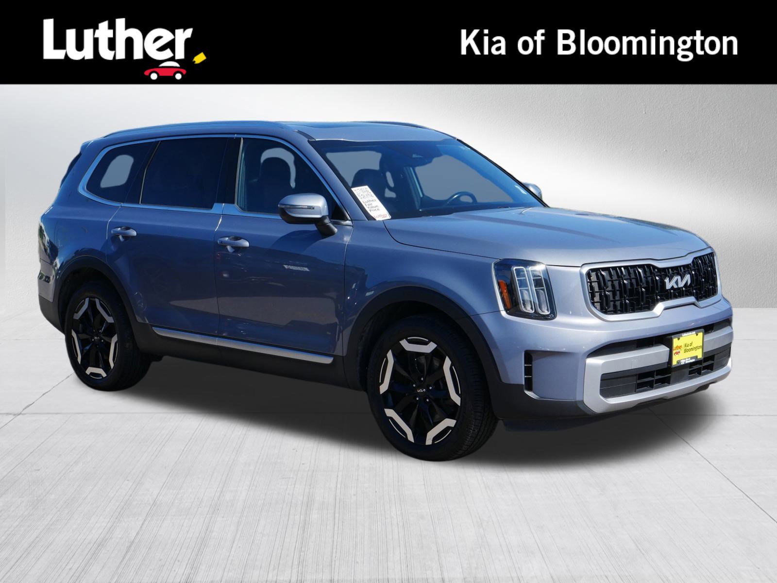 Used 2023 Kia Telluride EX w/ EX Captain's Chair Package image 1