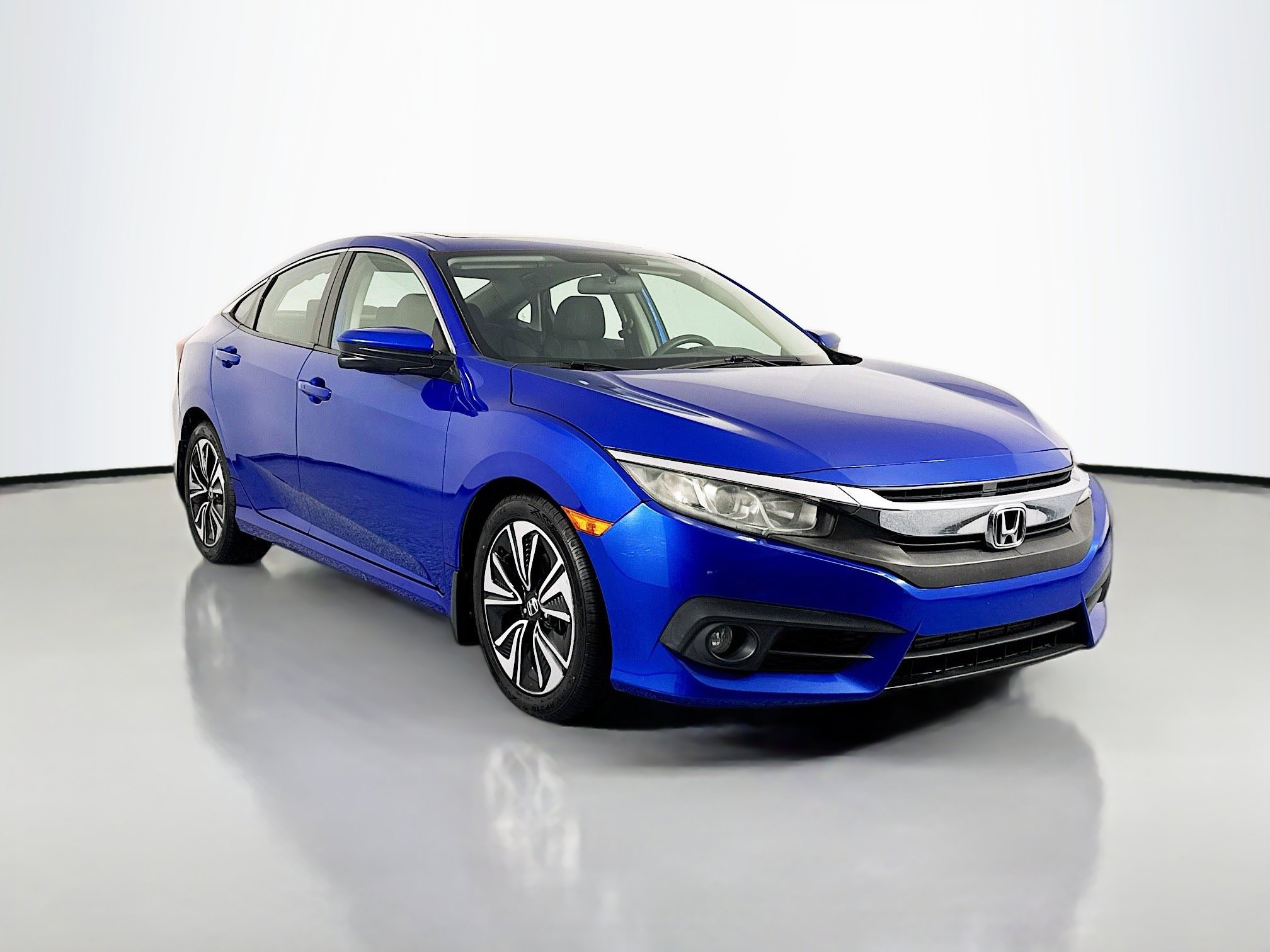 Certified 2017 Honda Civic EX-T image 3