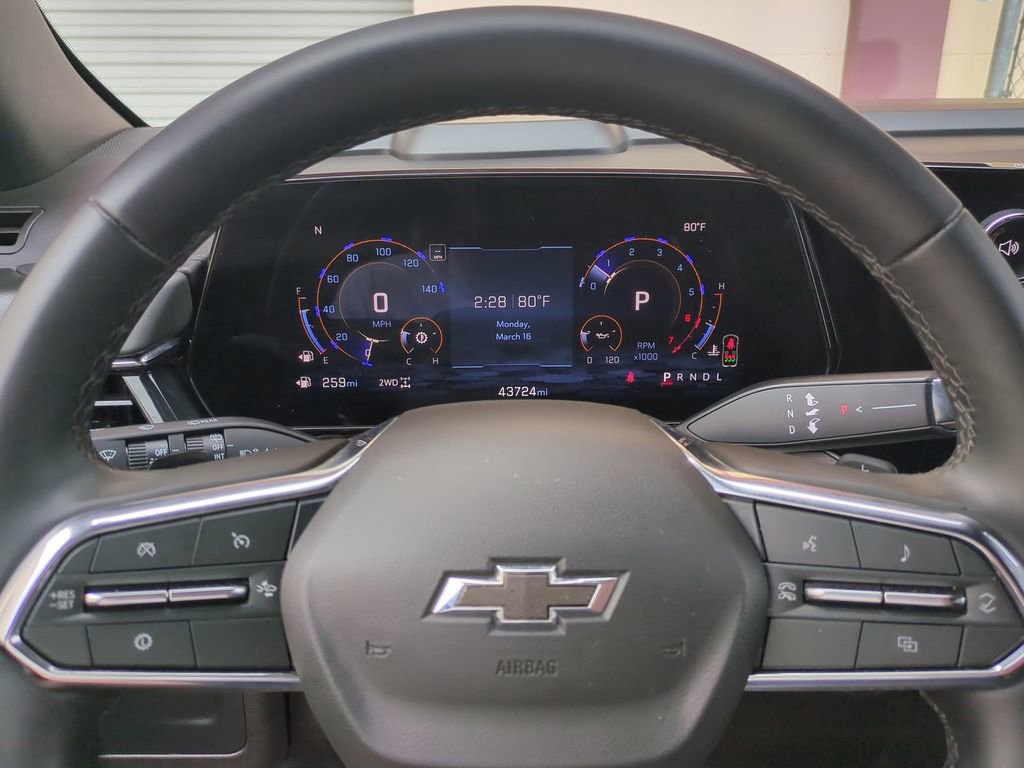 Used 2025 Chevrolet Suburban Z71 AWD/4WD image 35