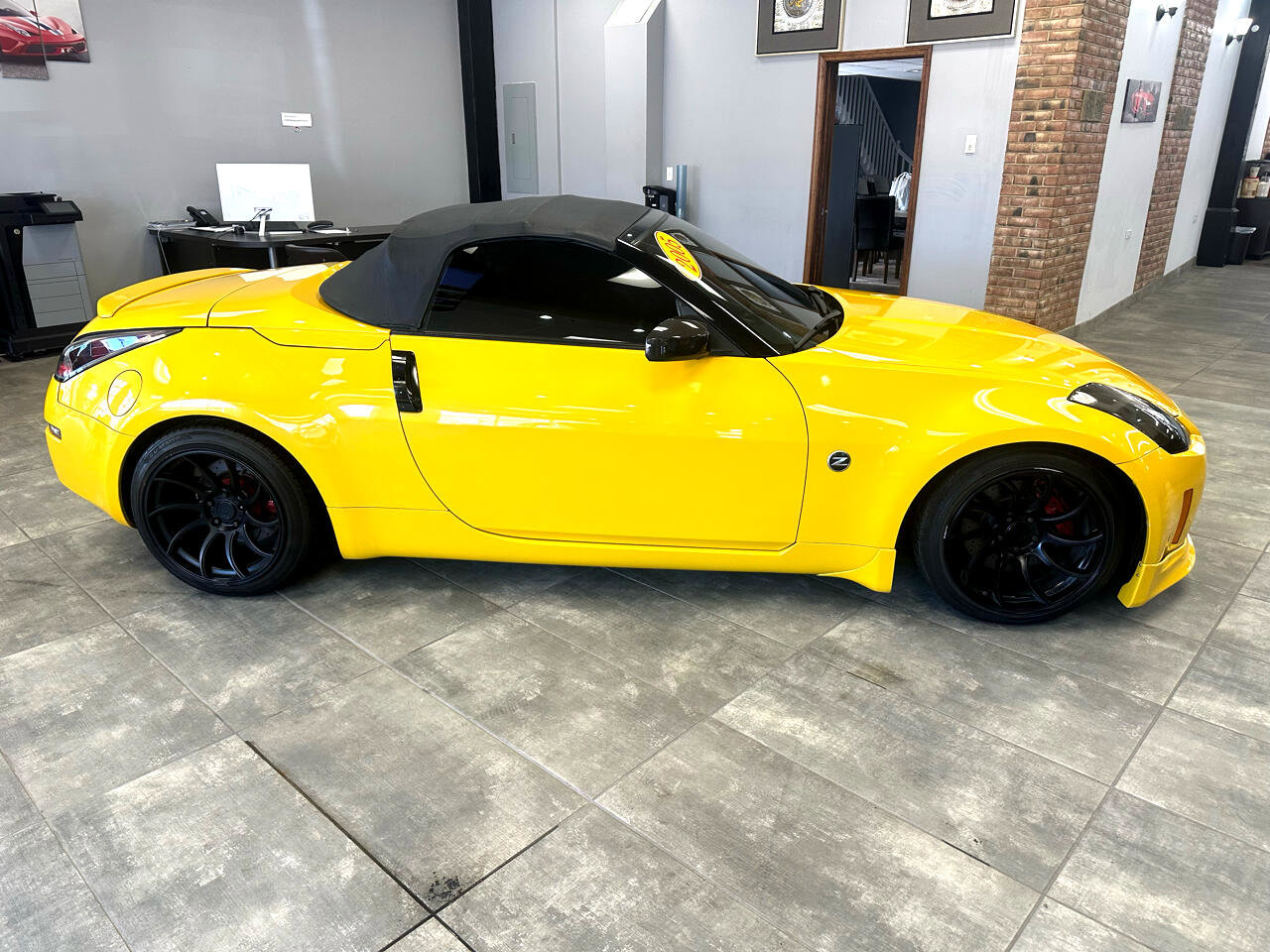 Used 2005 Nissan 350Z Touring image 4