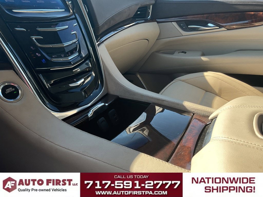 Used 2015 Cadillac Escalade Luxury AWD/4WD image 27