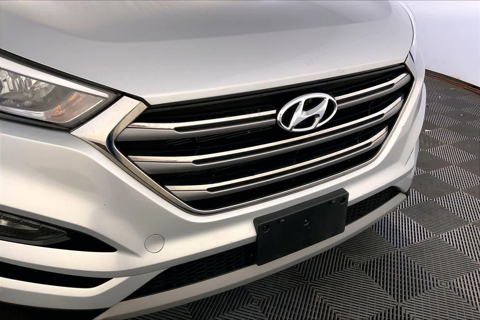 Used 2017 Hyundai Tucson Limited AWD/4WD image 32