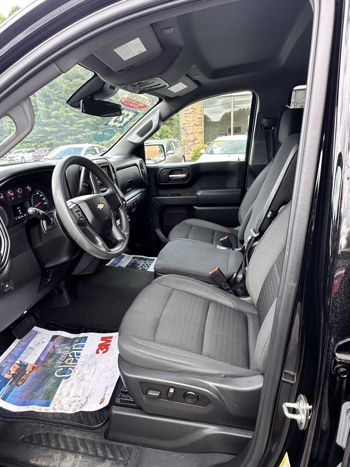 Used 2023 Chevrolet Silverado 1500 Custom image 4