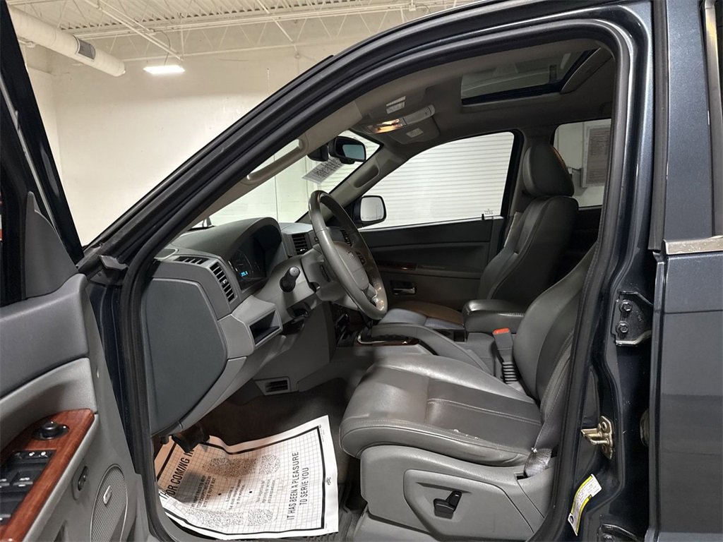 Used 2007 Jeep Grand Cherokee Limited w/ Trailer Tow Group IV image 17