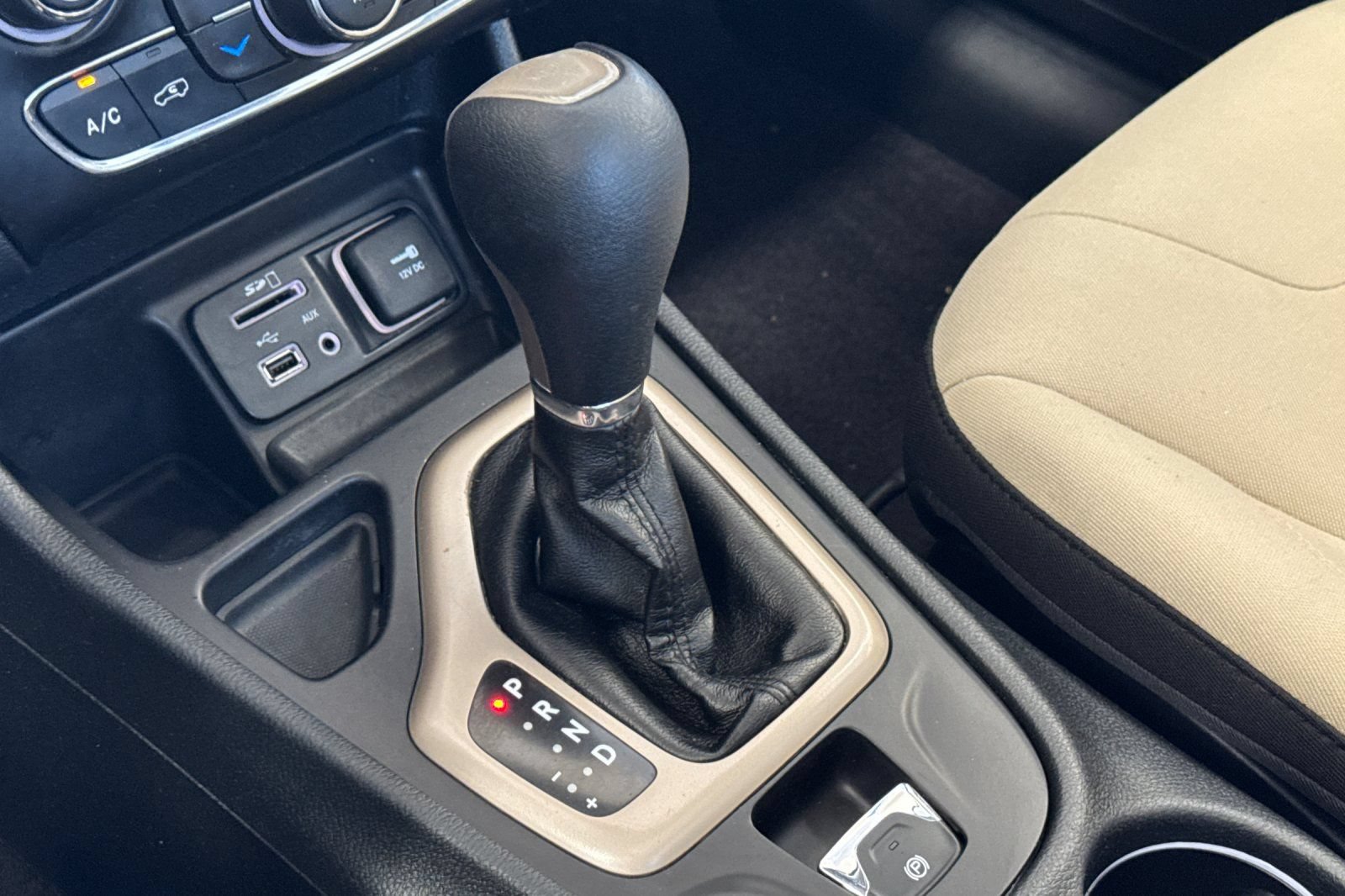 Used 2016 Jeep Cherokee 75th Anniversary FWD image 21
