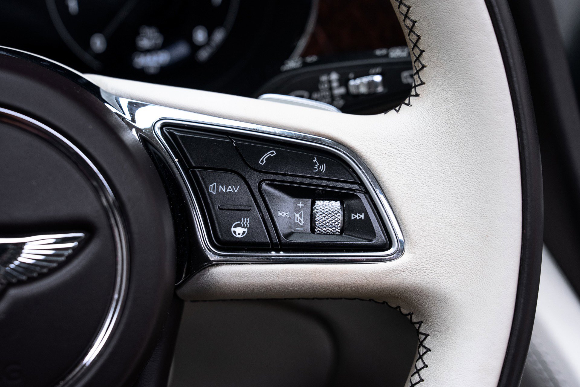 Used 2021 Bentley Bentayga image 40