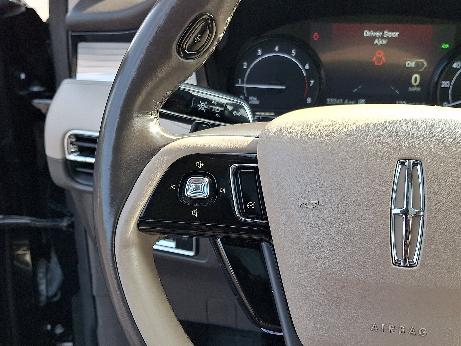 Used 2022 Lincoln Corsair AWD w/ Premium Package image 24