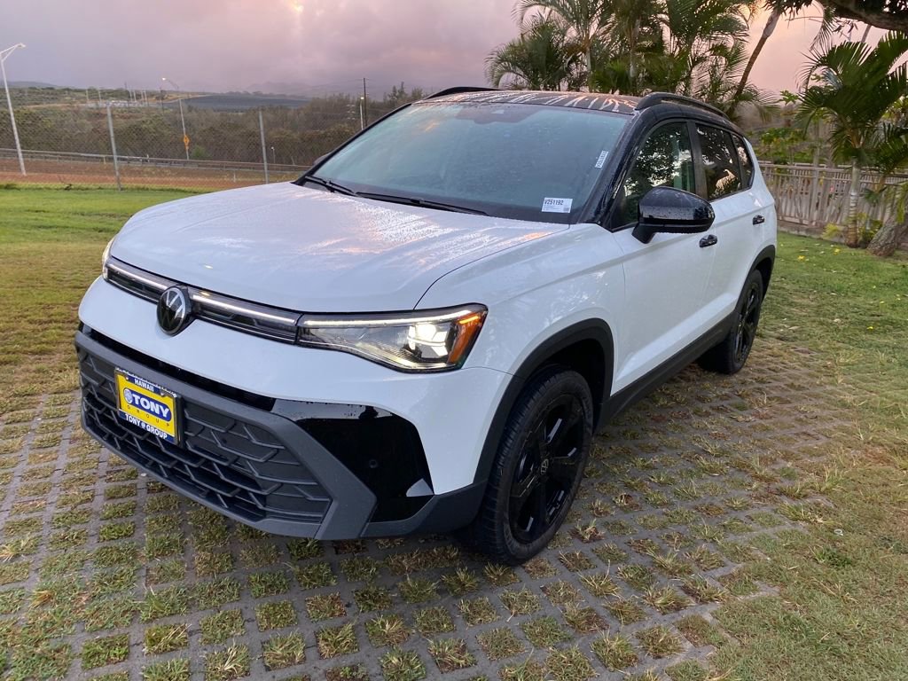 New 2025 Volkswagen Taos SE image 3