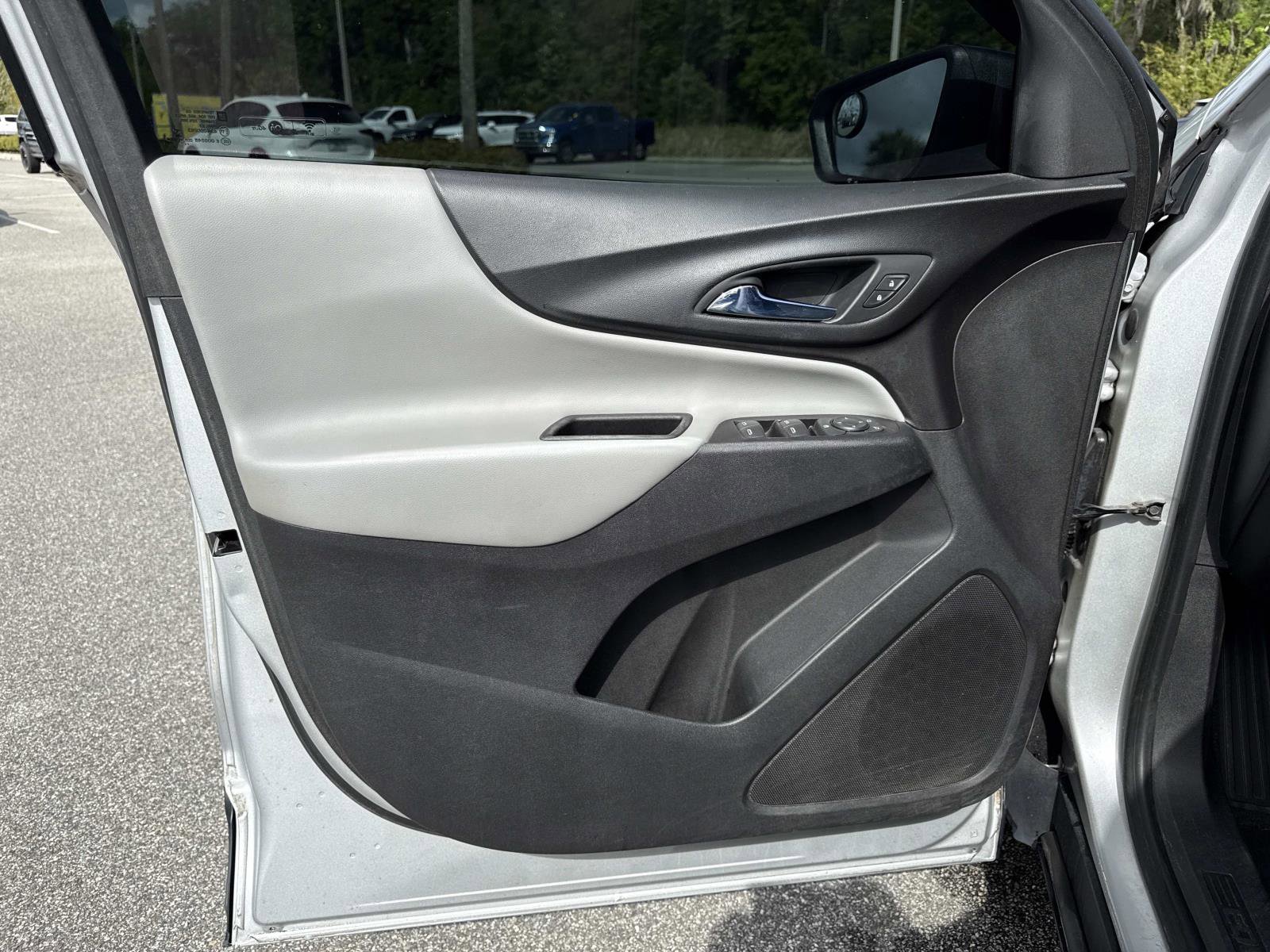 Used 2018 Chevrolet Equinox LS image 17