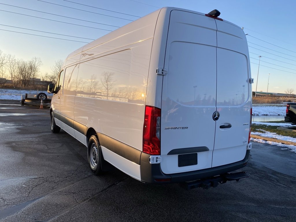 Used 2024 Mercedes-Benz Sprinter 2500 image 5