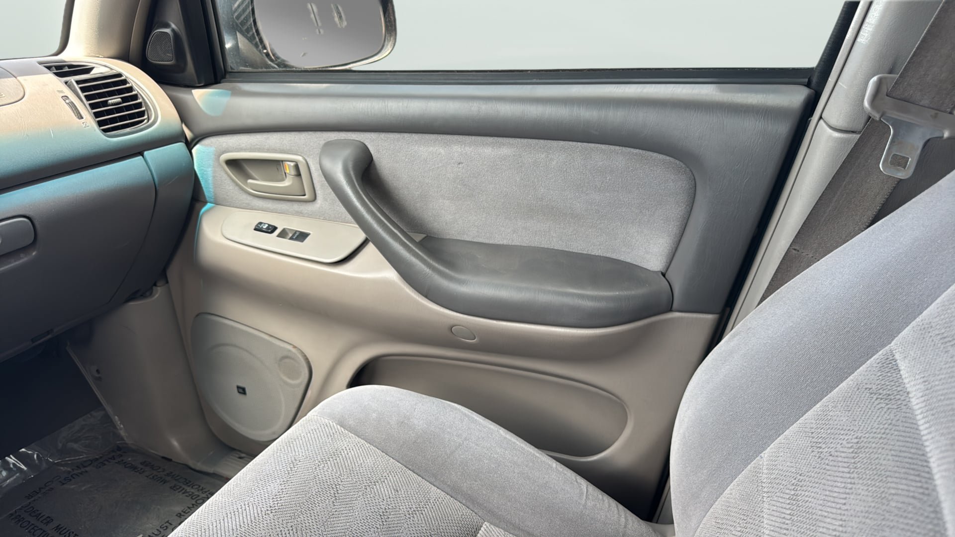 Used 2006 Toyota Sequoia SR5 RWD image 18