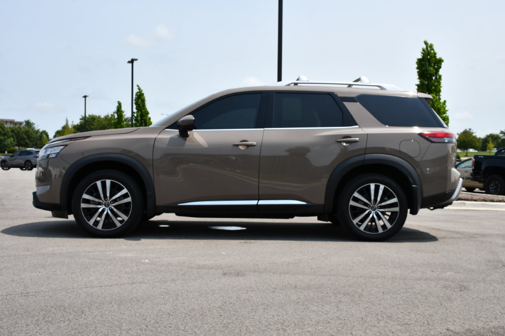 Used 2024 Nissan Pathfinder Platinum w/ Cargo Package AWD/4WD image 4