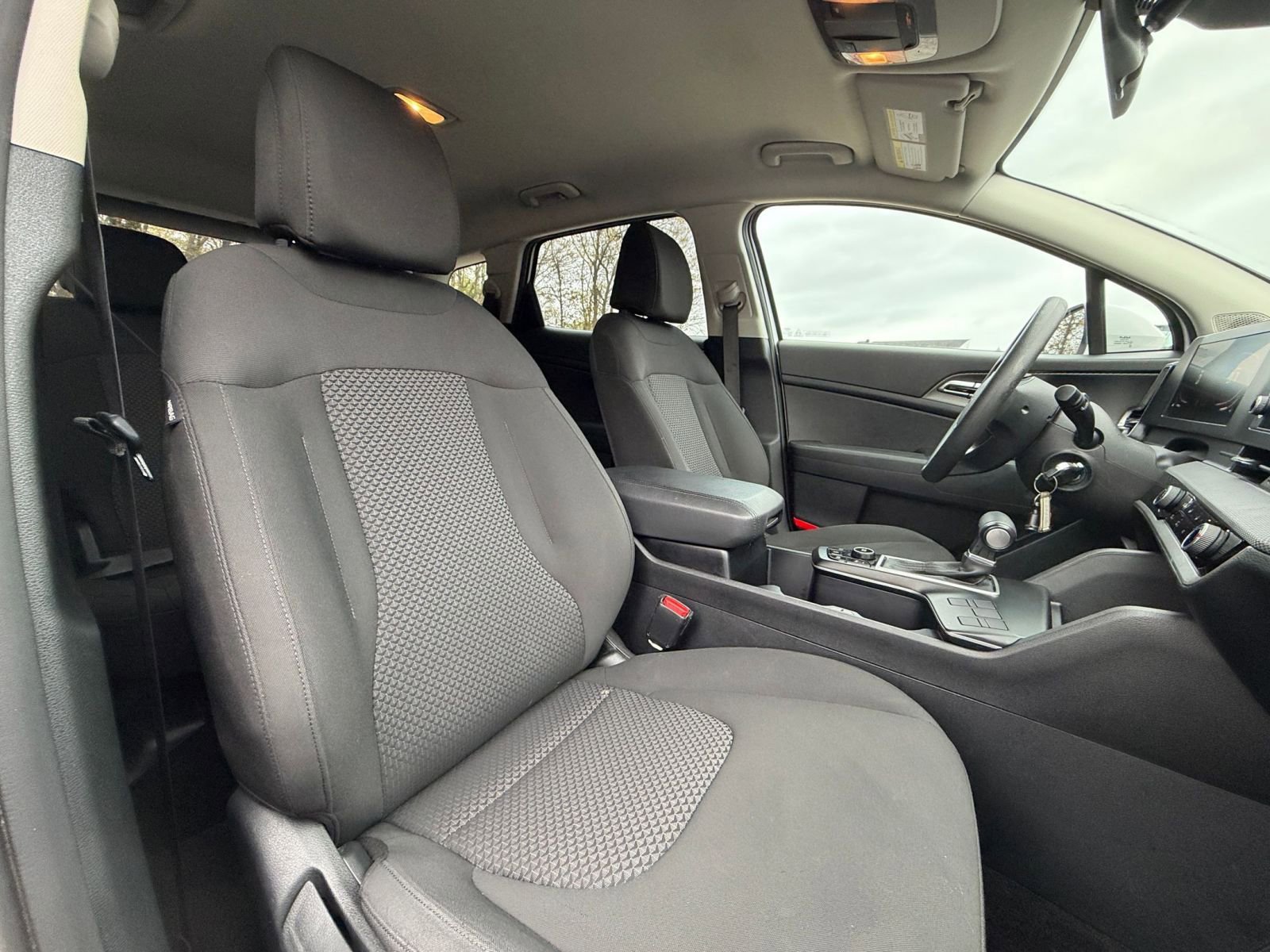 Used 2025 Kia Sportage LX FWD image 35