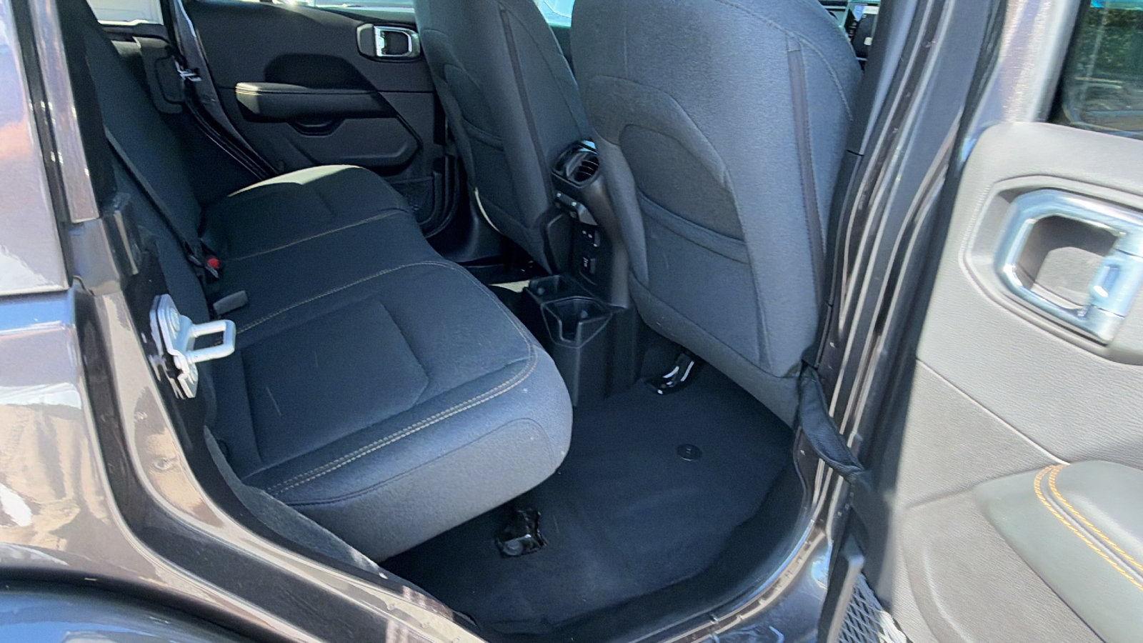Used 2026 Jeep Wrangler Unlimited Sahara AWD/4WD image 21