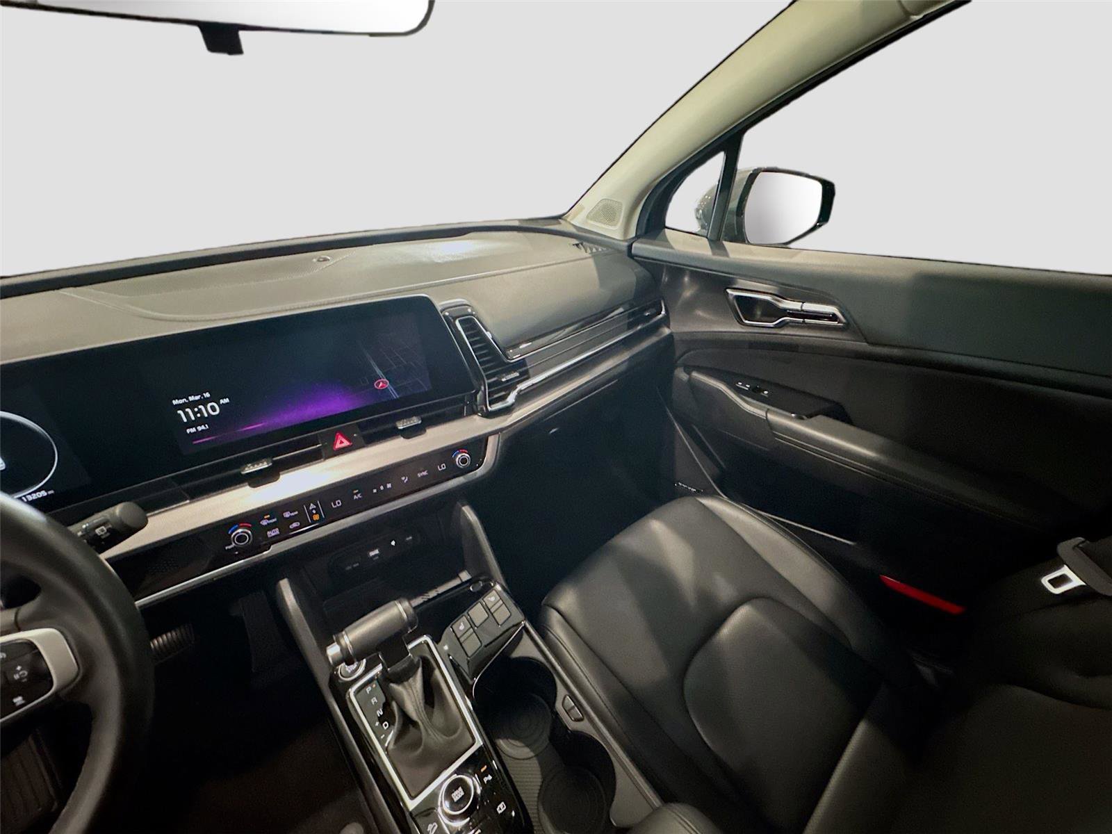 Used 2024 Kia Sportage SX image 8