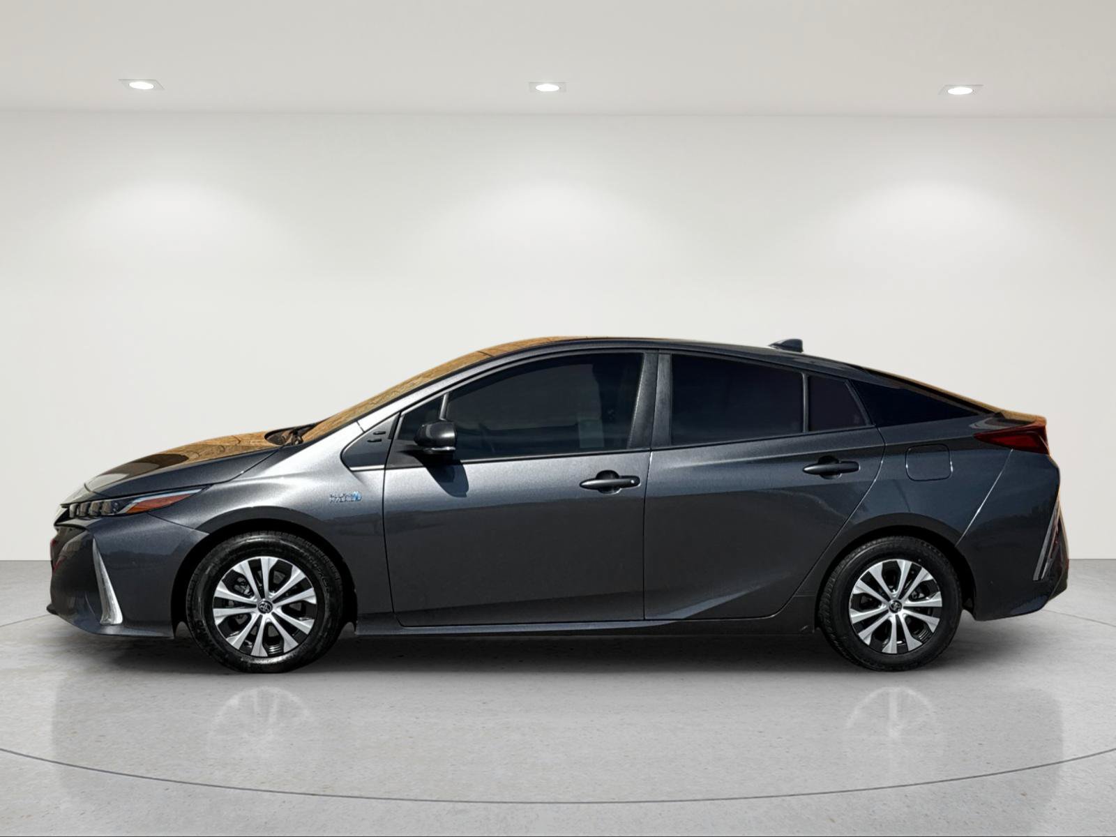 Used 2022 Toyota Prius Prime XLE FWD image 3