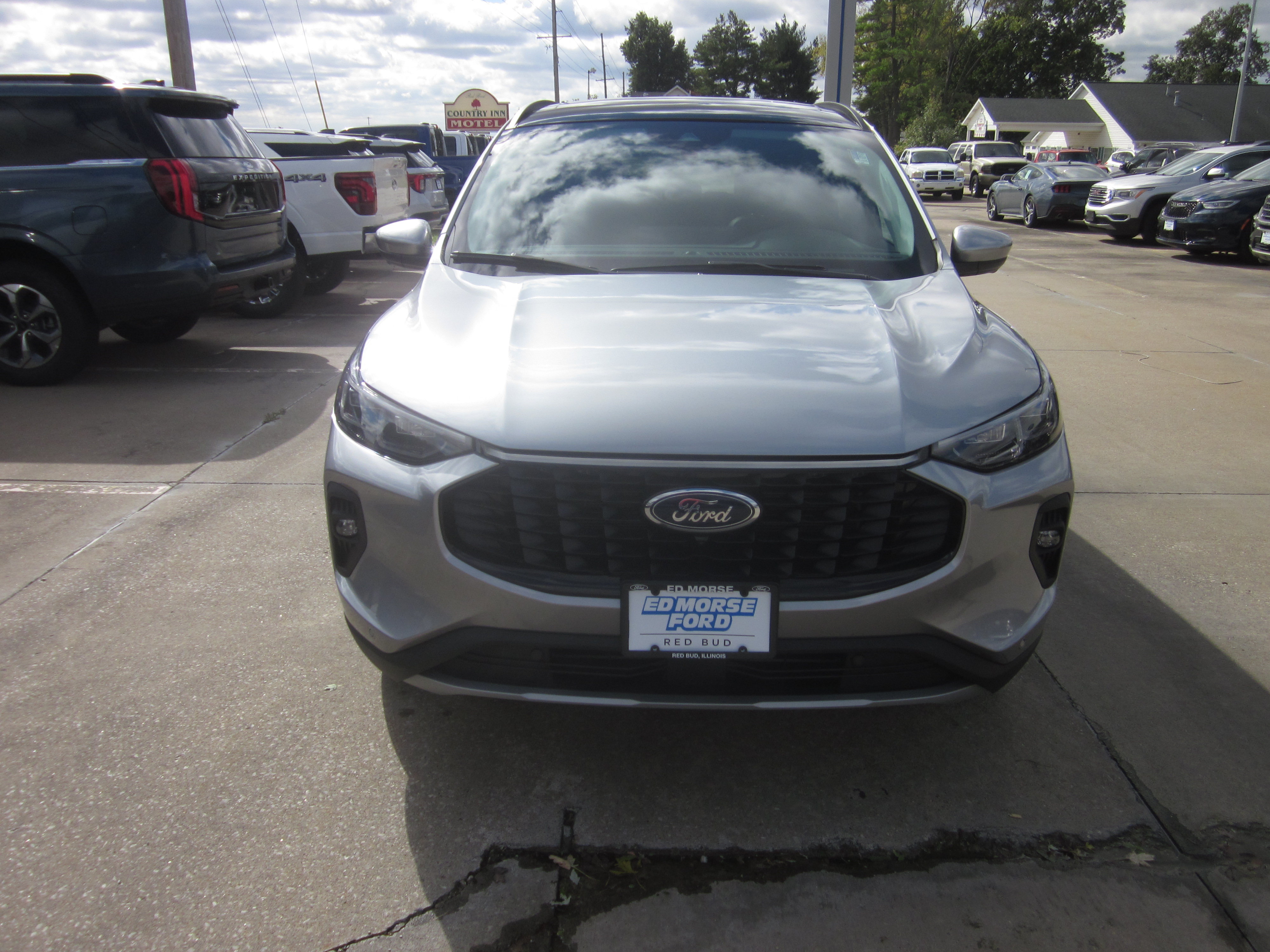 Used 2024 Ford Escape Platinum w/ Class II Trailer Tow Package AWD/4WD image 2