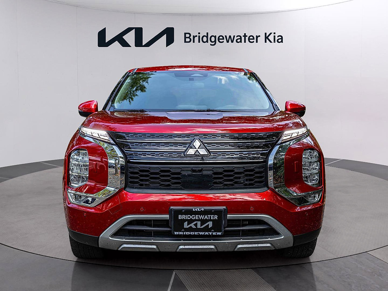 Used 2024 Mitsubishi Outlander AWD image 3