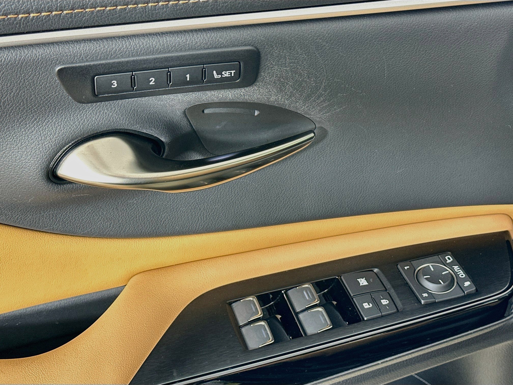 Used 2024 Lexus ES 350 w/ Premium Package FWD image 23
