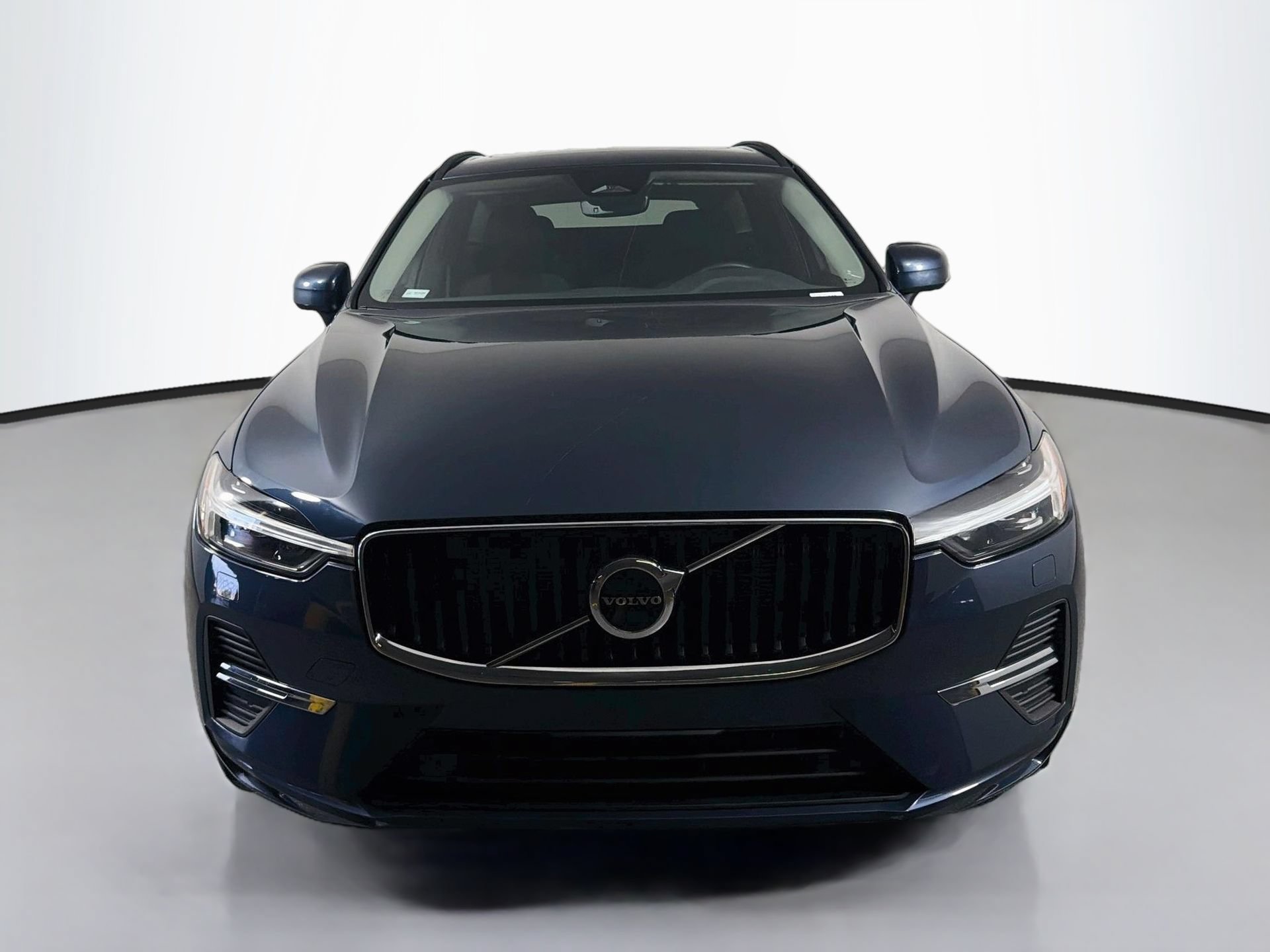 Certified 2023 Volvo XC60 B5 Core w/ Protection Package Premier FWD image 2
