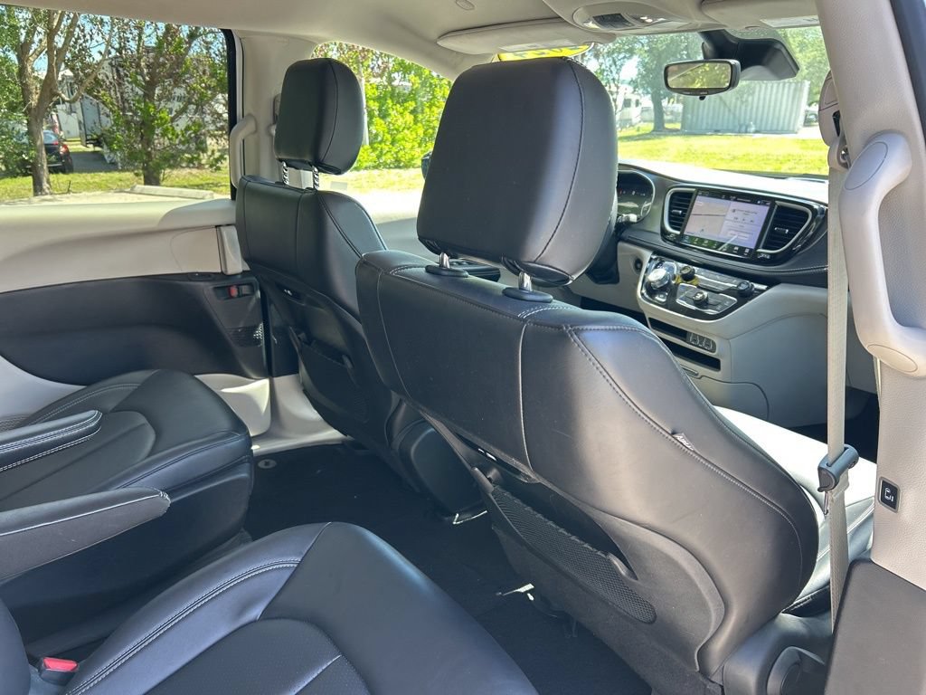 Used 2024 Chrysler Pacifica Limited FWD image 50