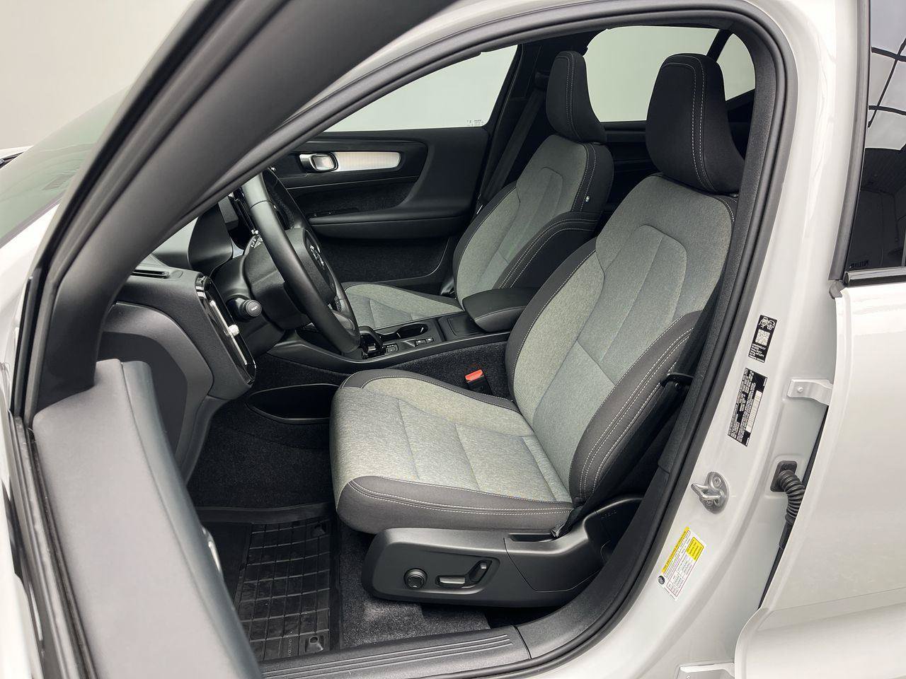 Used 2026 Volvo XC40 B5 Core AWD/4WD image 10