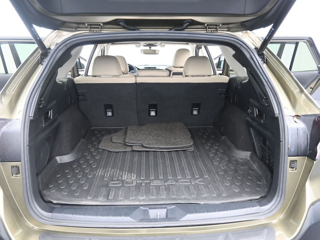 Used 2021 Subaru Outback Limited image 11