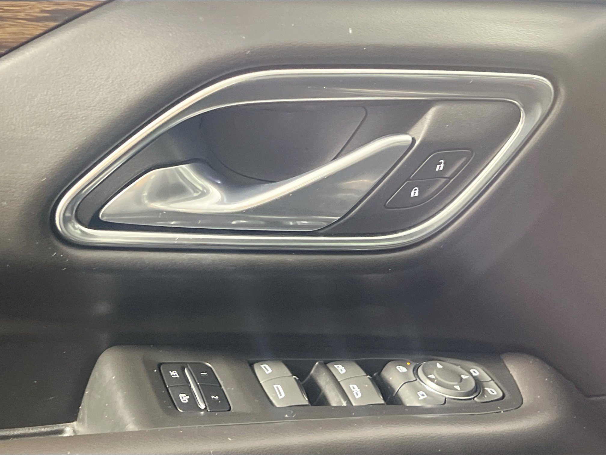 Used 2023 Chevrolet Suburban Premier AWD/4WD image 17