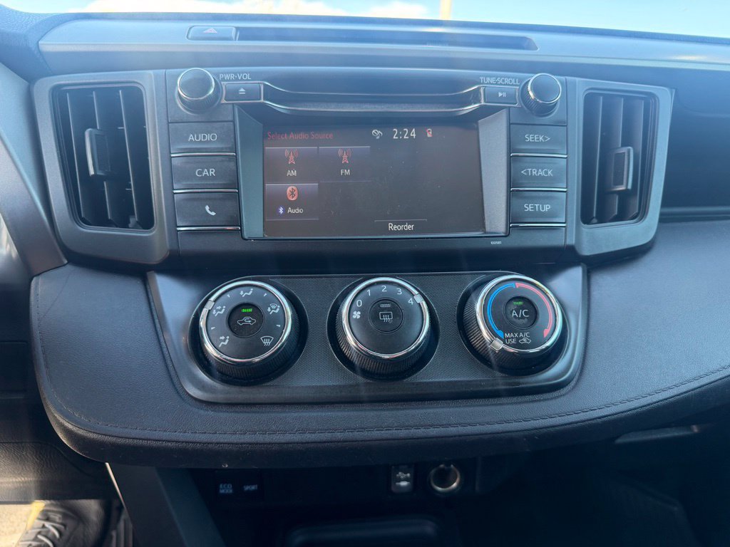 Used 2016 Toyota RAV4 LE AWD/4WD image 16