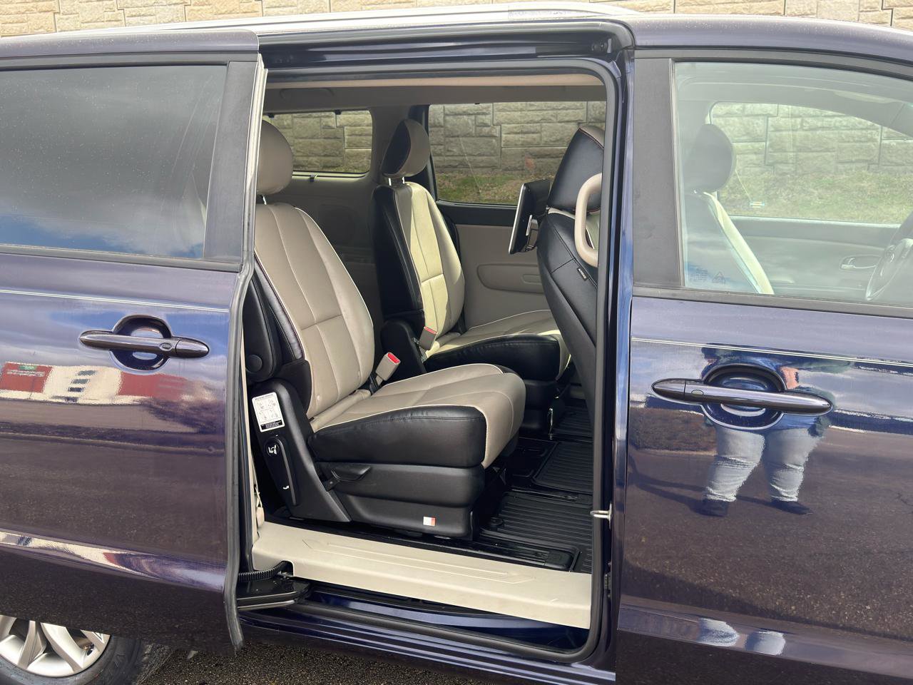 Used 2020 Kia Sedona EX image 38