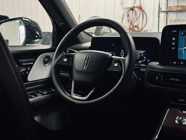 Certified 2025 Lincoln Aviator Black Label image 31