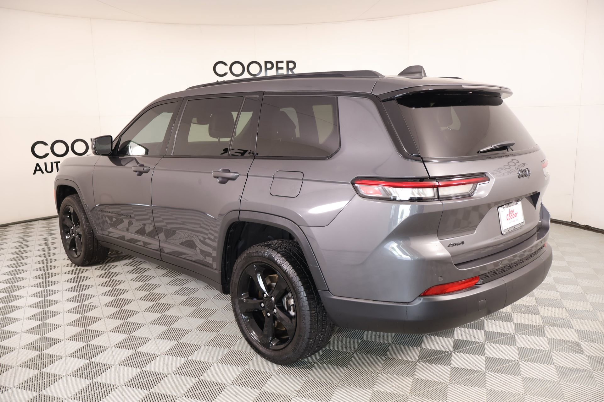 Used 2024 Jeep Grand Cherokee L Altitude AWD/4WD image 24
