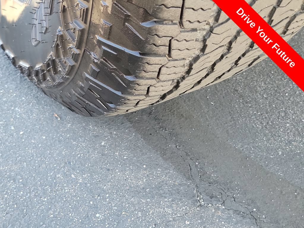 Used 2023 Toyota Tacoma TRD Off-Road w/ Technology Package RWD image 31