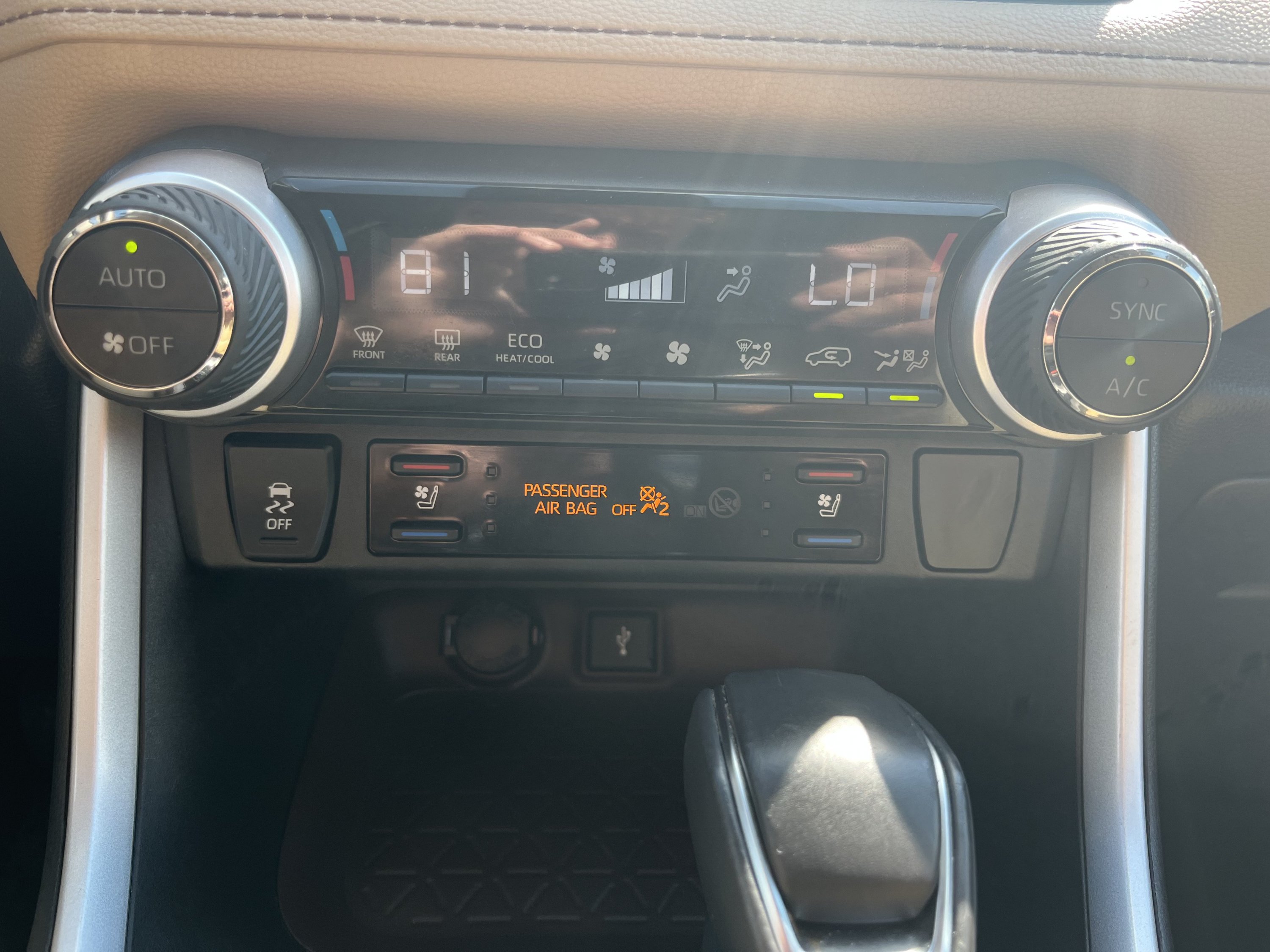 Used 2022 Toyota RAV4 Limited AWD/4WD image 15