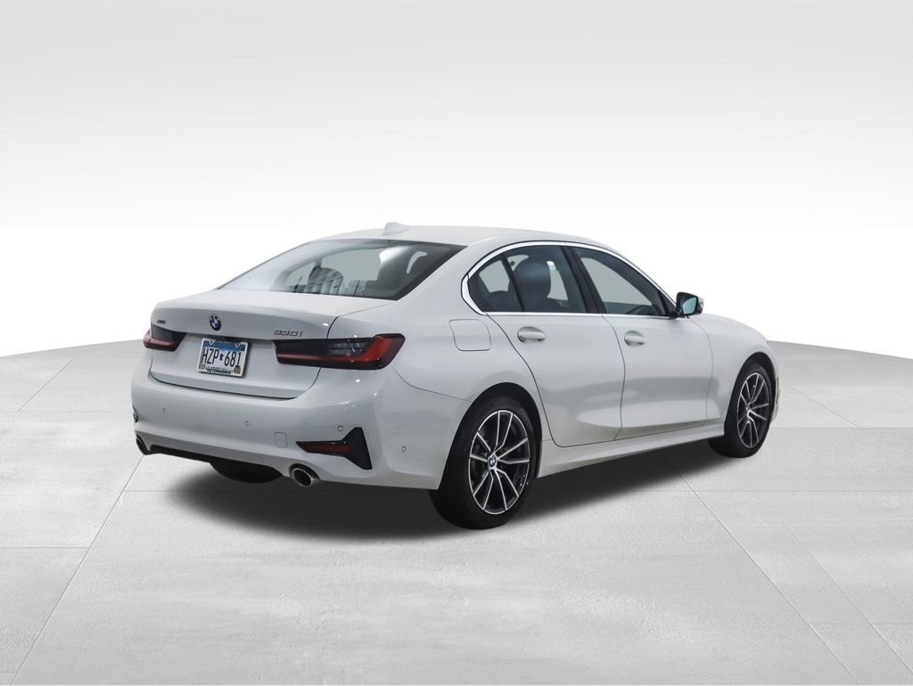 Used 2022 BMW 330i xDrive Sedan w/ Driving Assistance Package image 5
