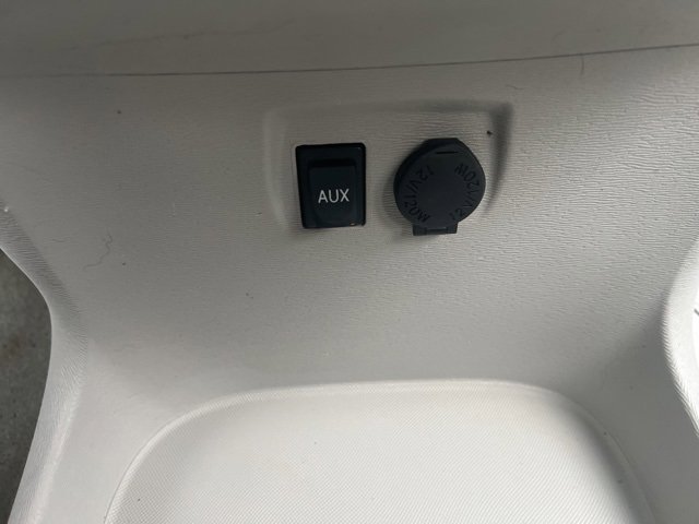 Used 2013 Toyota Sienna L image 7